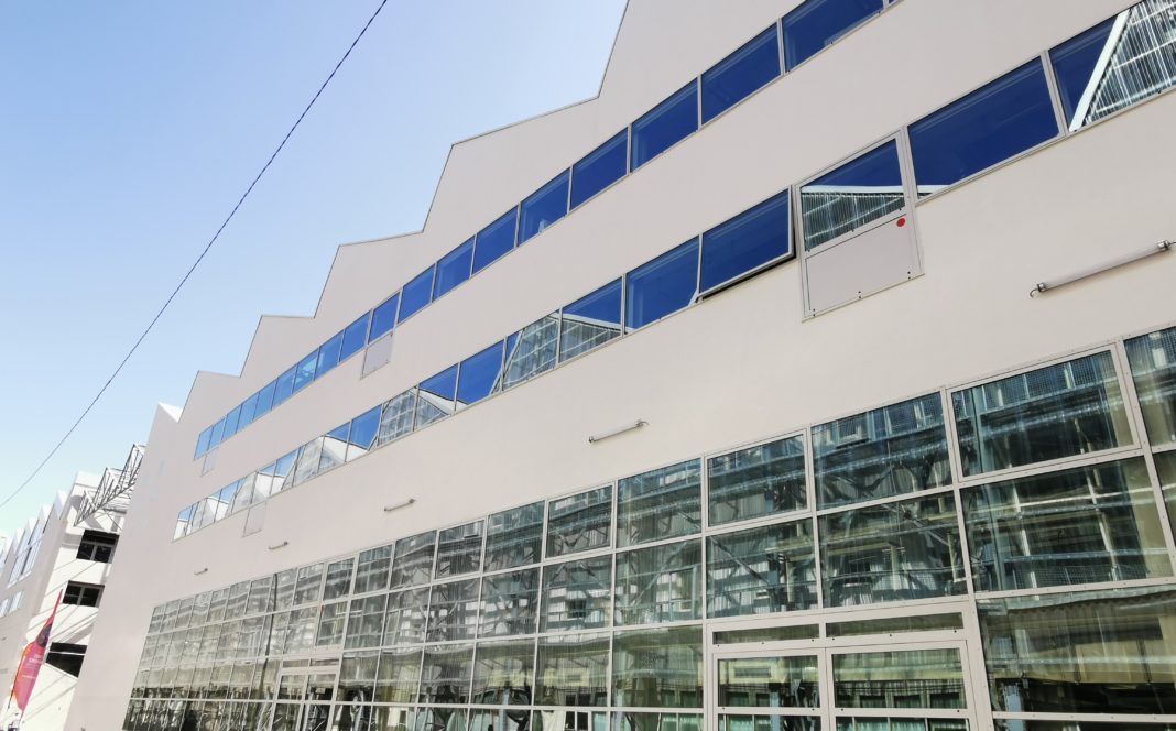 Fenêtres et mur rideaux acier pour le Pôle universitaire numérique Nantes - Renouard