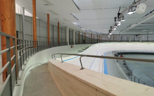 Garde-corps et main courante autour de la piste du vélodrome Loudeac | Renouard